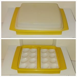 Vtg. Tupperware deviled egg keeper - GUC